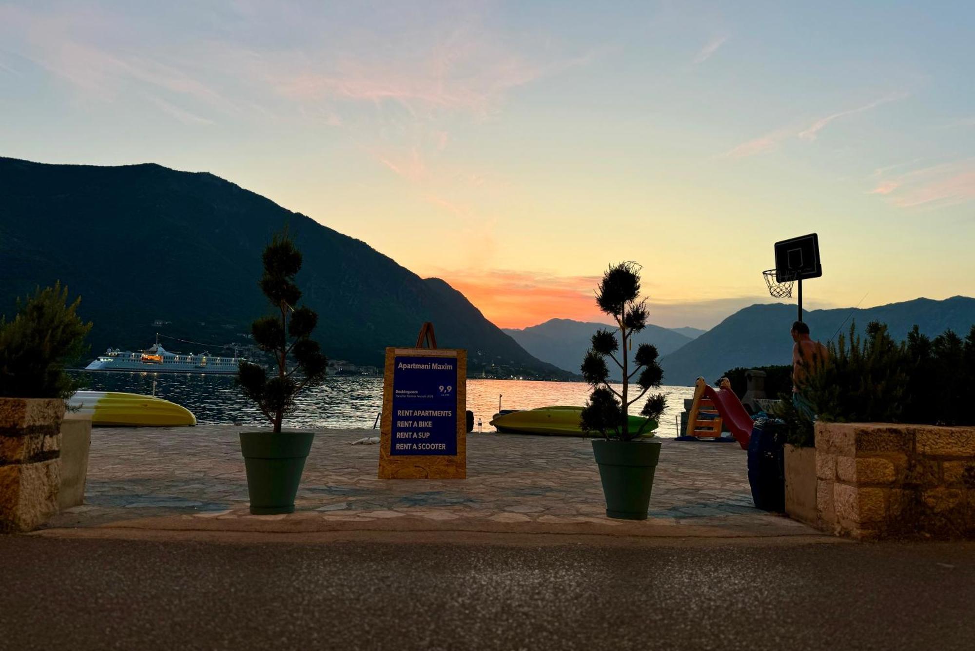 Aparthotel Maxim Kotor Bagian luar foto