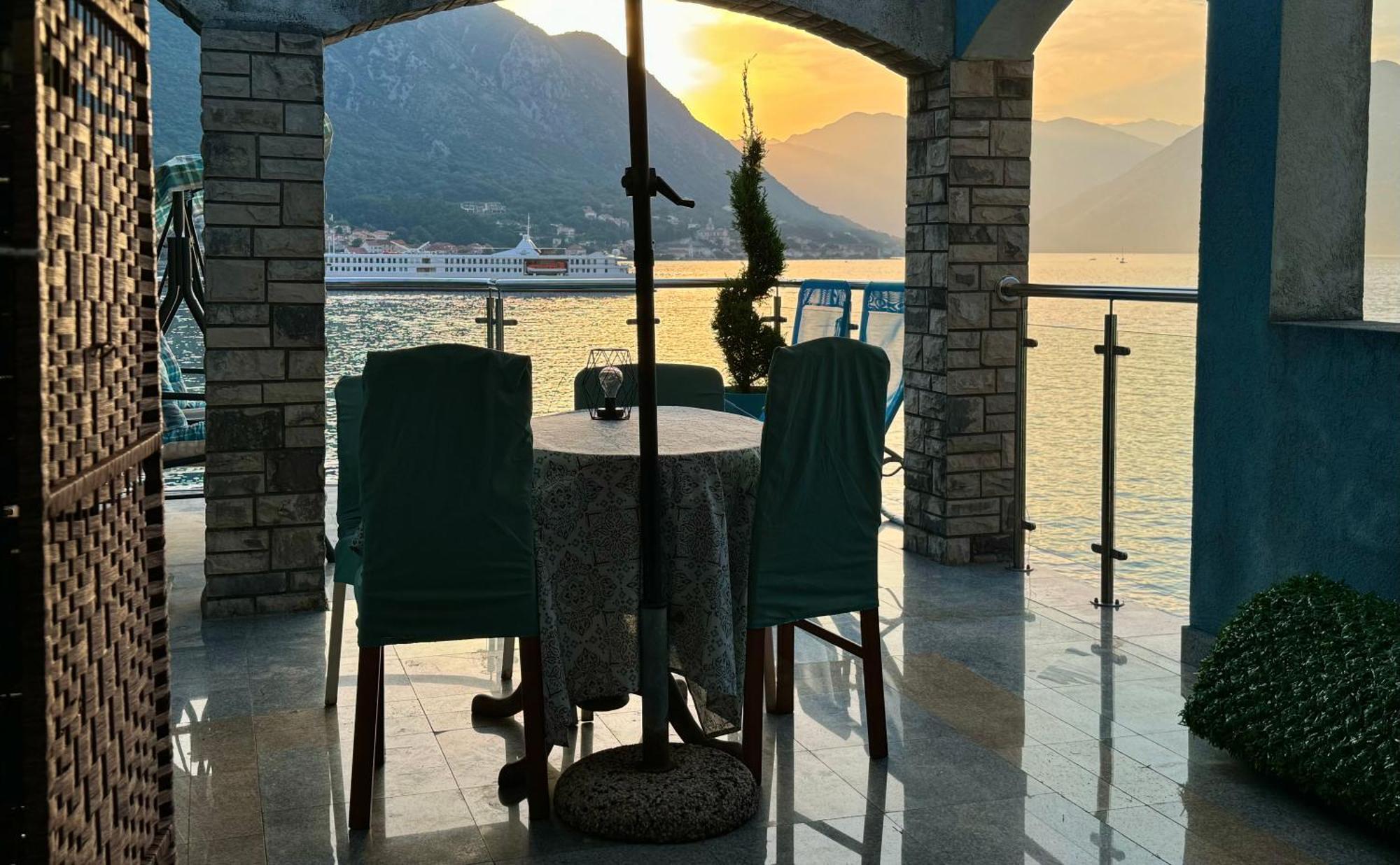Aparthotel Maxim Kotor Bagian luar foto