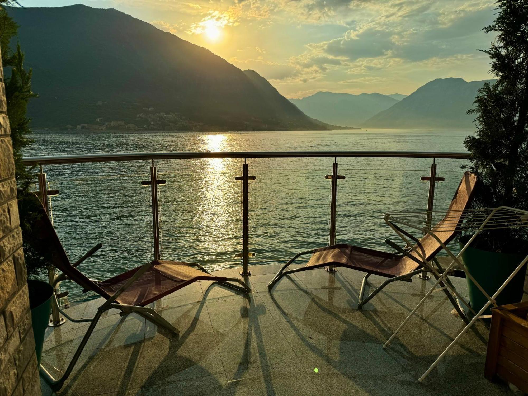 Aparthotel Maxim Kotor Bagian luar foto