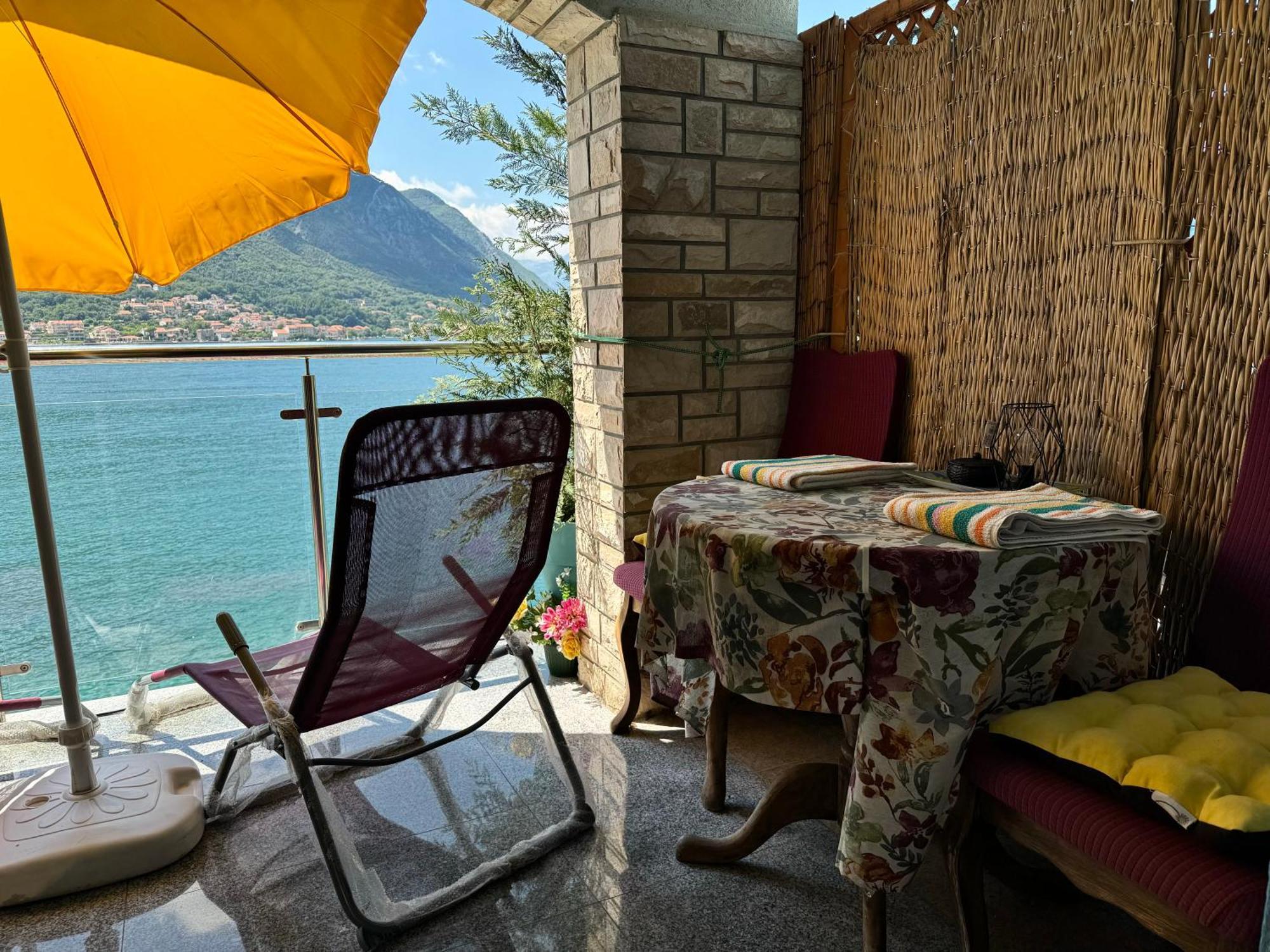 Aparthotel Maxim Kotor Bagian luar foto