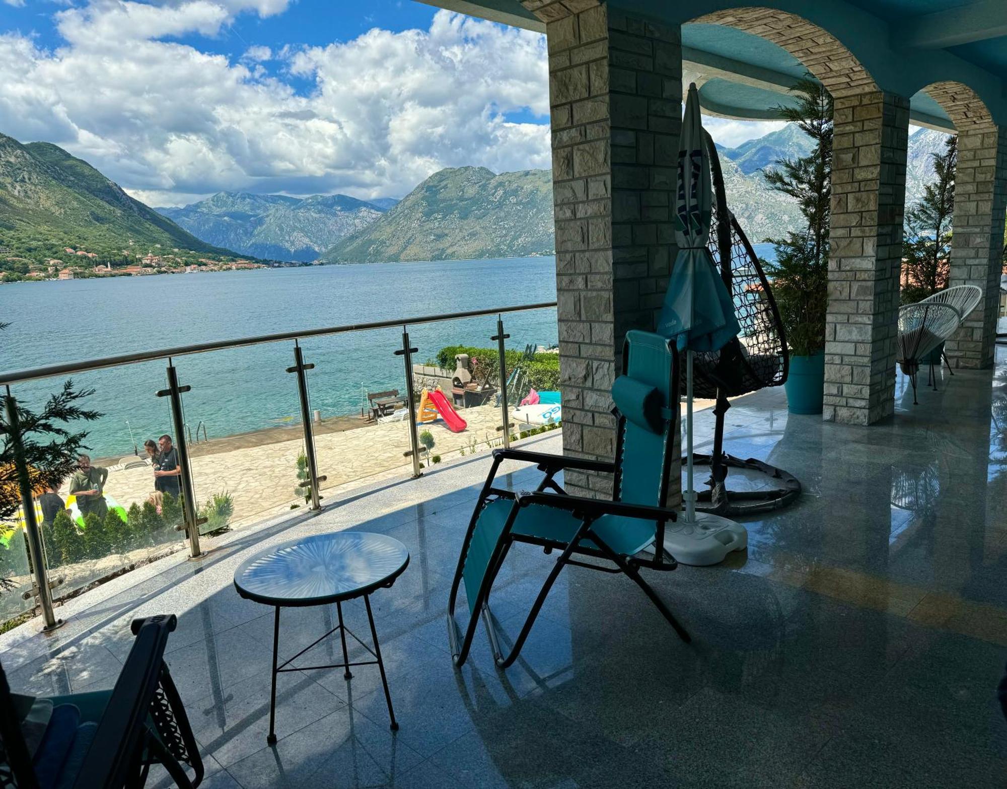 Aparthotel Maxim Kotor Bagian luar foto