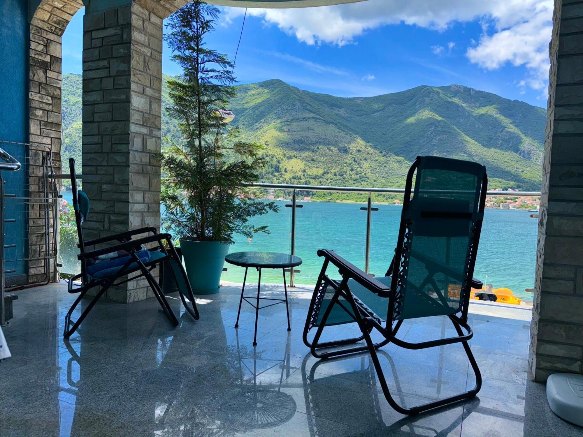 Aparthotel Maxim Kotor Bagian luar foto